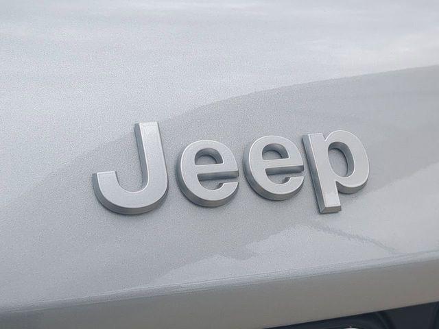 2026 Jeep Grand Cherokee Laredo 4x2