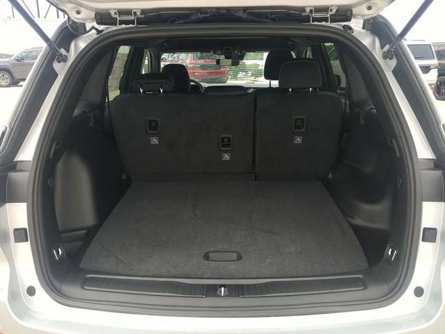 2026 Jeep Grand Cherokee Laredo 4x2