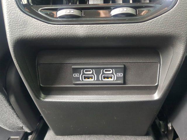 2026 Jeep Grand Cherokee Laredo 4x2
