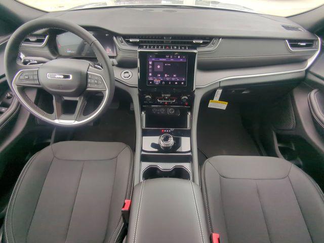 2026 Jeep Grand Cherokee Laredo 4x2