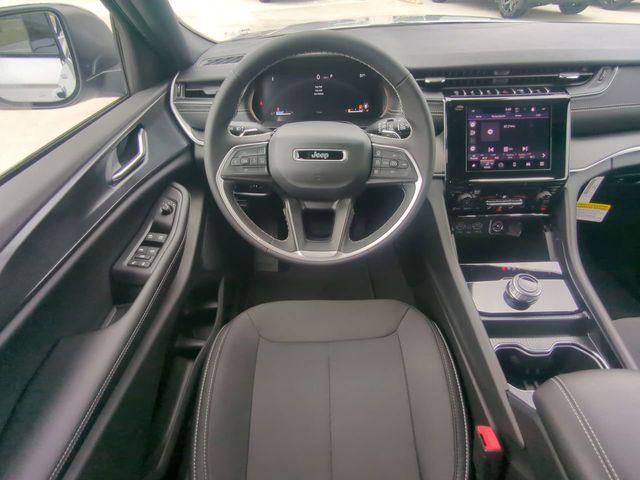 2026 Jeep Grand Cherokee Laredo 4x2