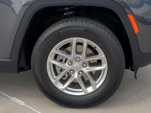 2026 Jeep Grand Cherokee Laredo 4x2