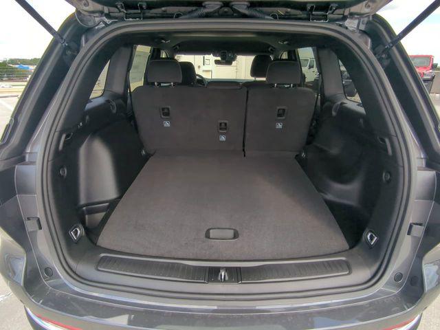 2026 Jeep Grand Cherokee Laredo 4x2