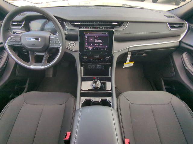 2026 Jeep Grand Cherokee Laredo 4x2