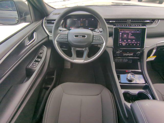 2026 Jeep Grand Cherokee Laredo 4x2