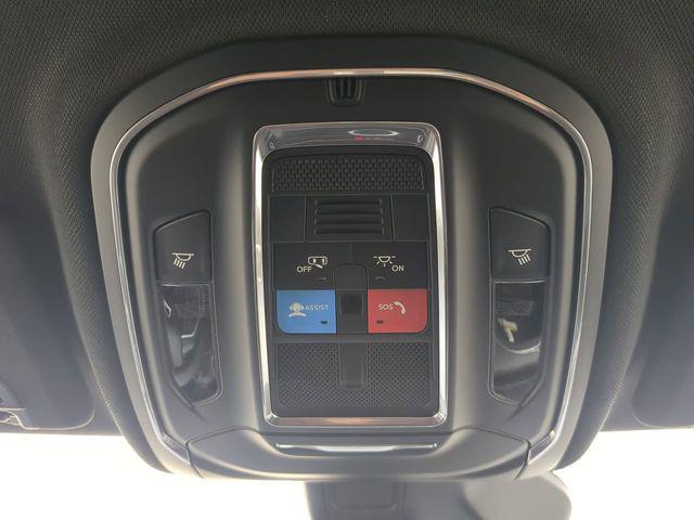 2026 Jeep Grand Cherokee Laredo 4x2
