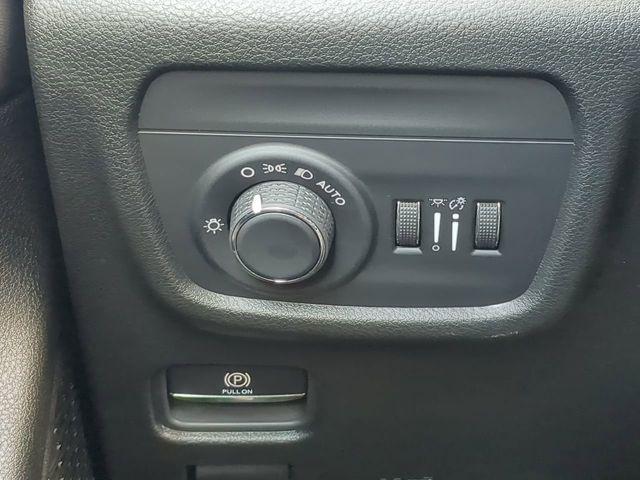 2026 Jeep Grand Cherokee Laredo 4x2