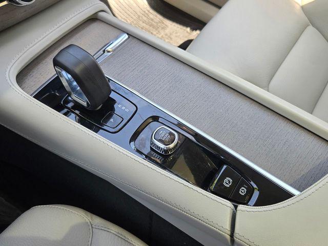 2024 Volvo XC90 Recharge T8 Plus 6-Seater