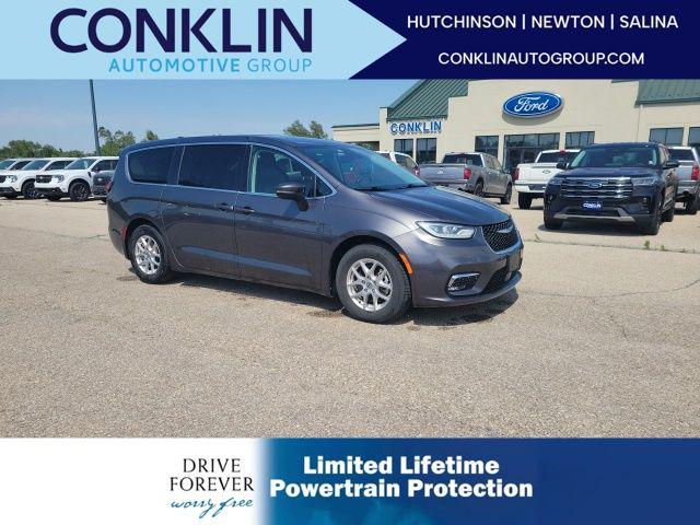 2023 Chrysler Pacifica Touring L for sale in Newton, KS
