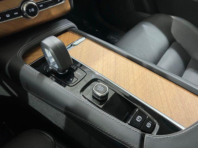 2024 Volvo XC90 B6 Plus Bright Theme 7-Seater