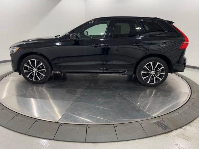 2023 Volvo XC60 B5 Plus Dark Theme