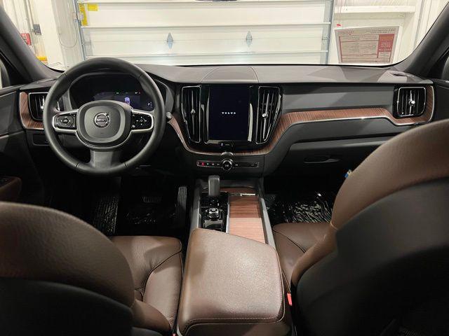 2023 Volvo XC60 B5 Plus Dark Theme