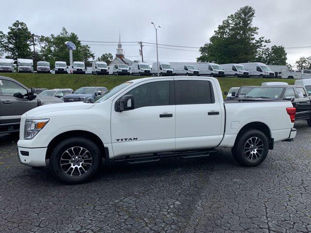 2024 Nissan Titan Crew Cab SV 4x4