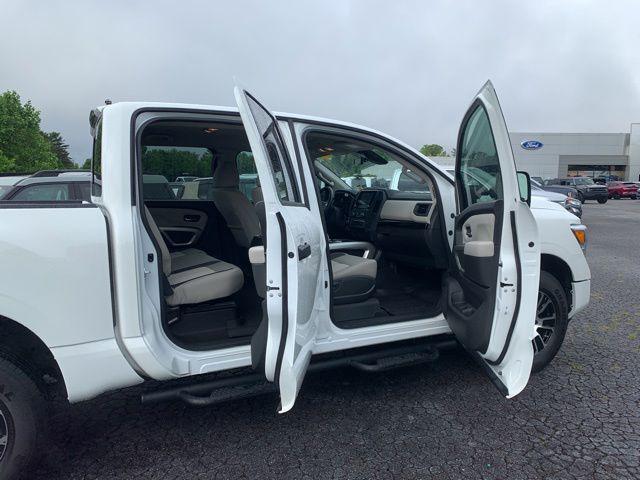 2024 Nissan Titan Crew Cab SV 4x4