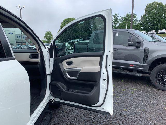 2024 Nissan Titan Crew Cab SV 4x4