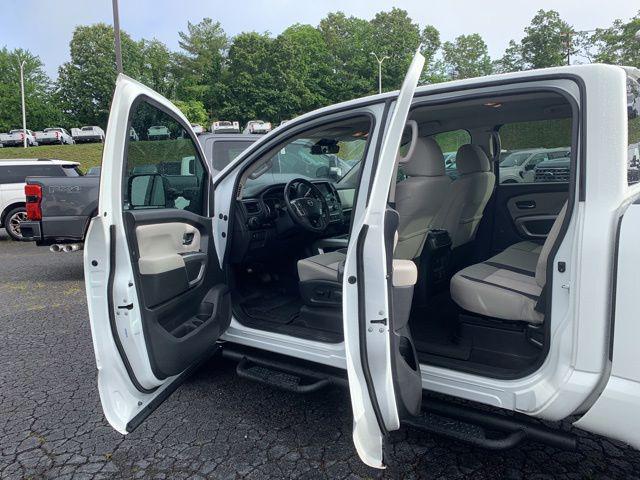 2024 Nissan Titan Crew Cab SV 4x4