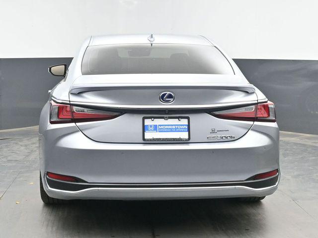 2022 Lexus ES 300h Ultra Luxury
