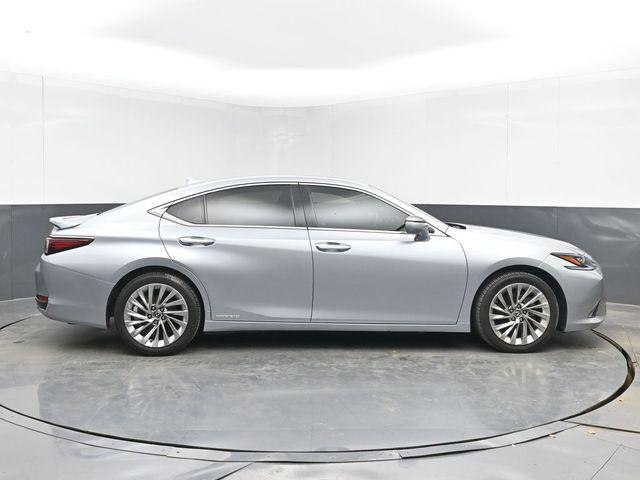 2022 Lexus ES 300h Ultra Luxury
