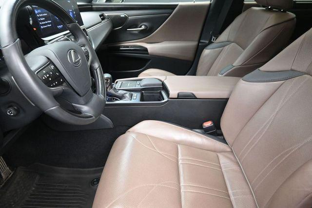 2022 Lexus ES 300h Ultra Luxury