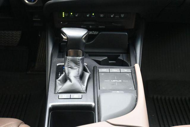 2022 Lexus ES 300h Ultra Luxury