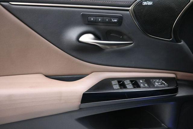 2022 Lexus ES 300h Ultra Luxury