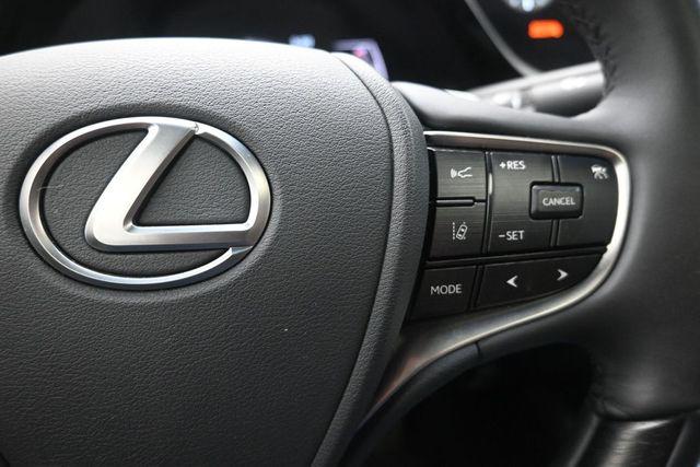 2022 Lexus ES 300h Ultra Luxury