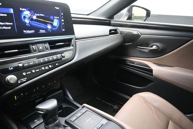 2022 Lexus ES 300h Ultra Luxury