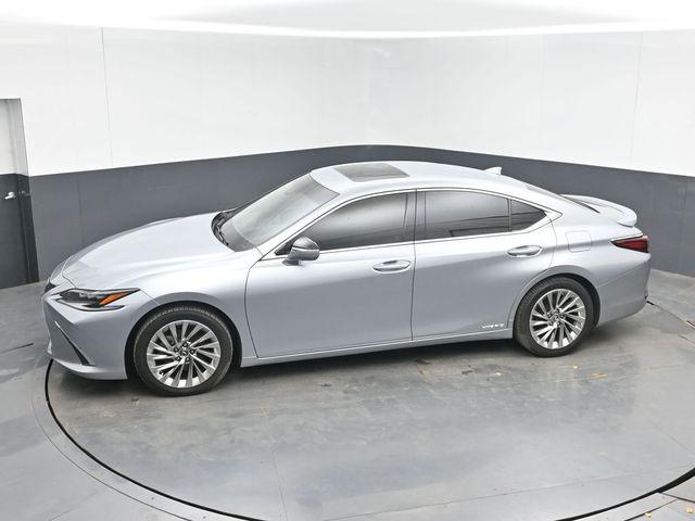 2022 Lexus ES 300h Ultra Luxury
