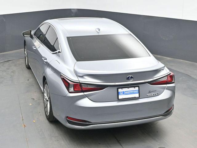 2022 Lexus ES 300h Ultra Luxury