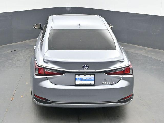 2022 Lexus ES 300h Ultra Luxury