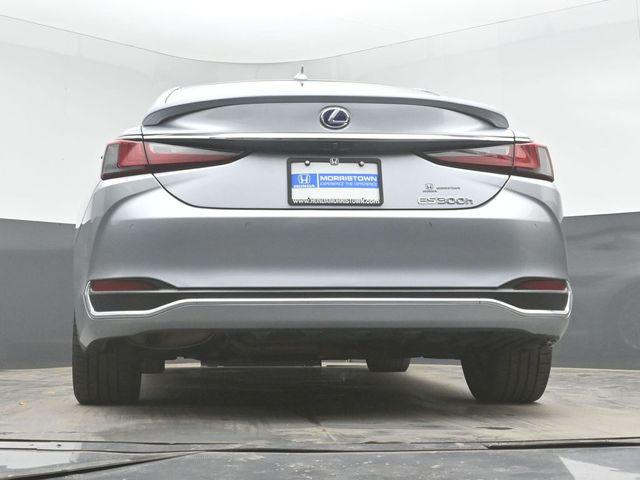 2022 Lexus ES 300h Ultra Luxury