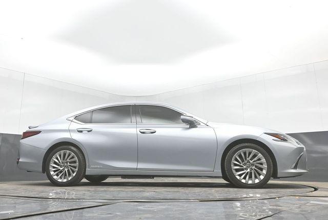 2022 Lexus ES 300h Ultra Luxury