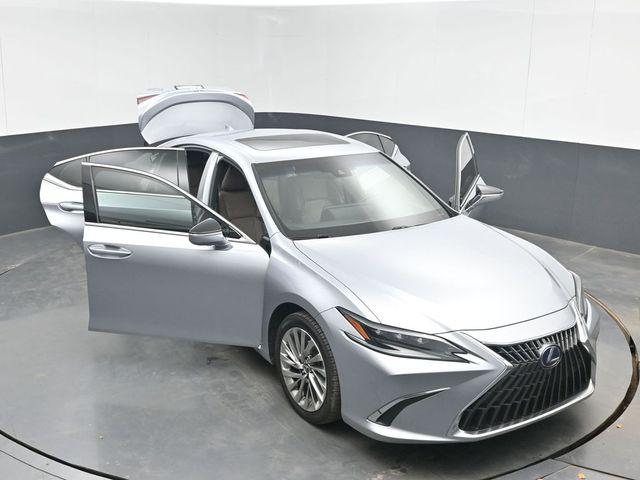 2022 Lexus ES 300h Ultra Luxury