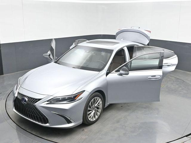 2022 Lexus ES 300h Ultra Luxury