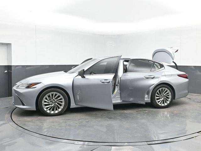 2022 Lexus ES 300h Ultra Luxury