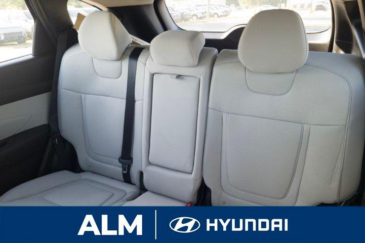 New 2026 White Pearl HYUNDAI SE FWD image 15