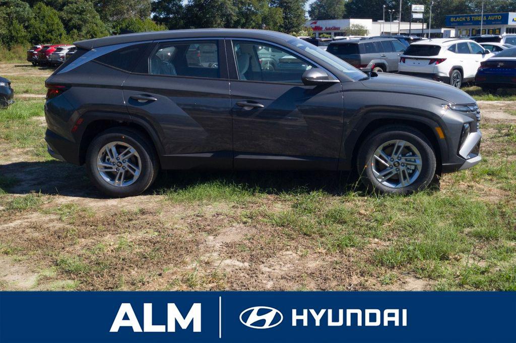 New 2026 Gray HYUNDAI SE FWD image 5