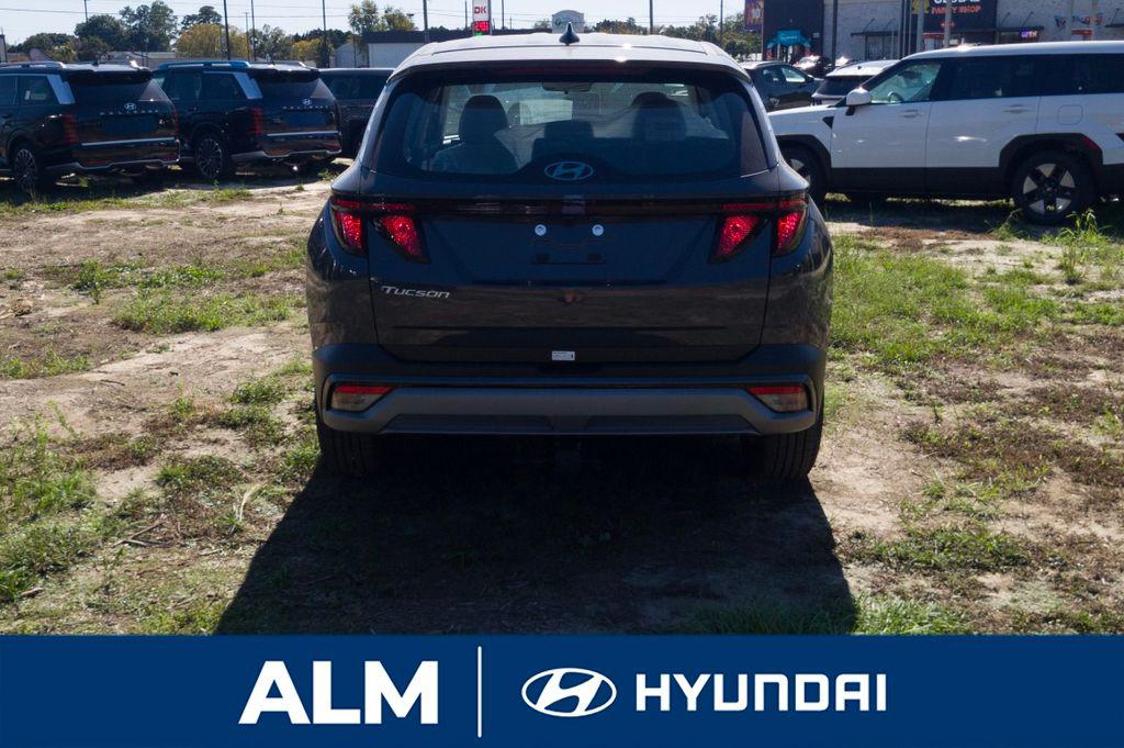 New 2026 Gray HYUNDAI SE FWD image 7