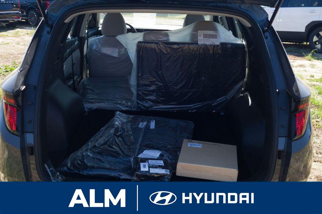 New 2026 Gray HYUNDAI SE FWD image 8
