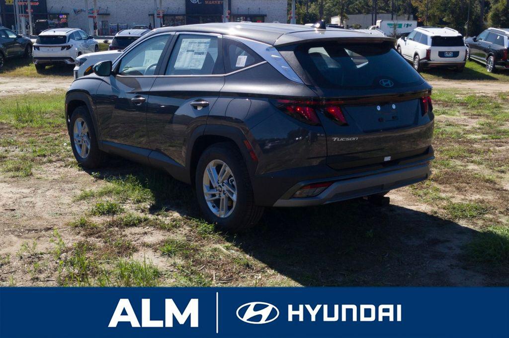 New 2026 Gray HYUNDAI SE FWD image 9