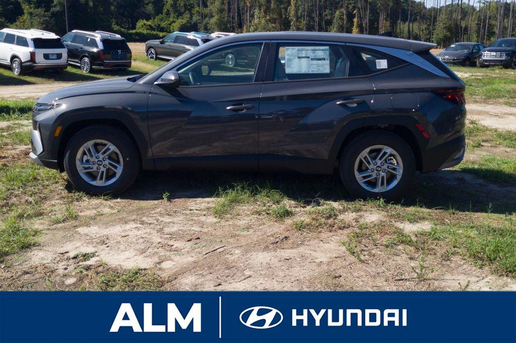 New 2026 Gray HYUNDAI SE FWD image 10