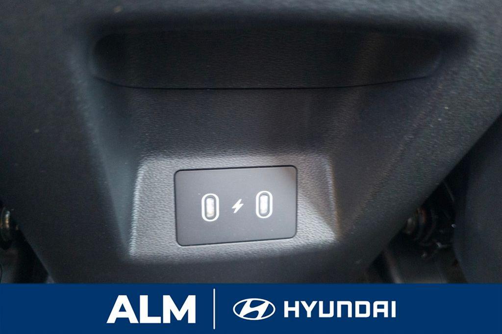 New 2026 Gray HYUNDAI SE FWD image 17