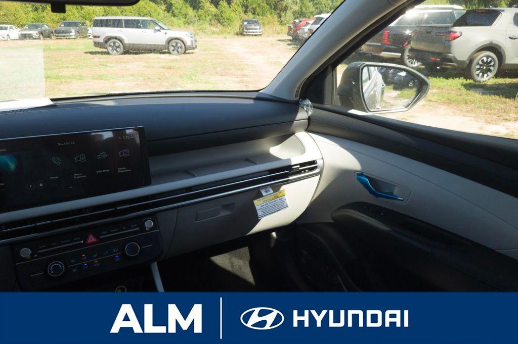 New 2026 Gray HYUNDAI SE FWD image 19