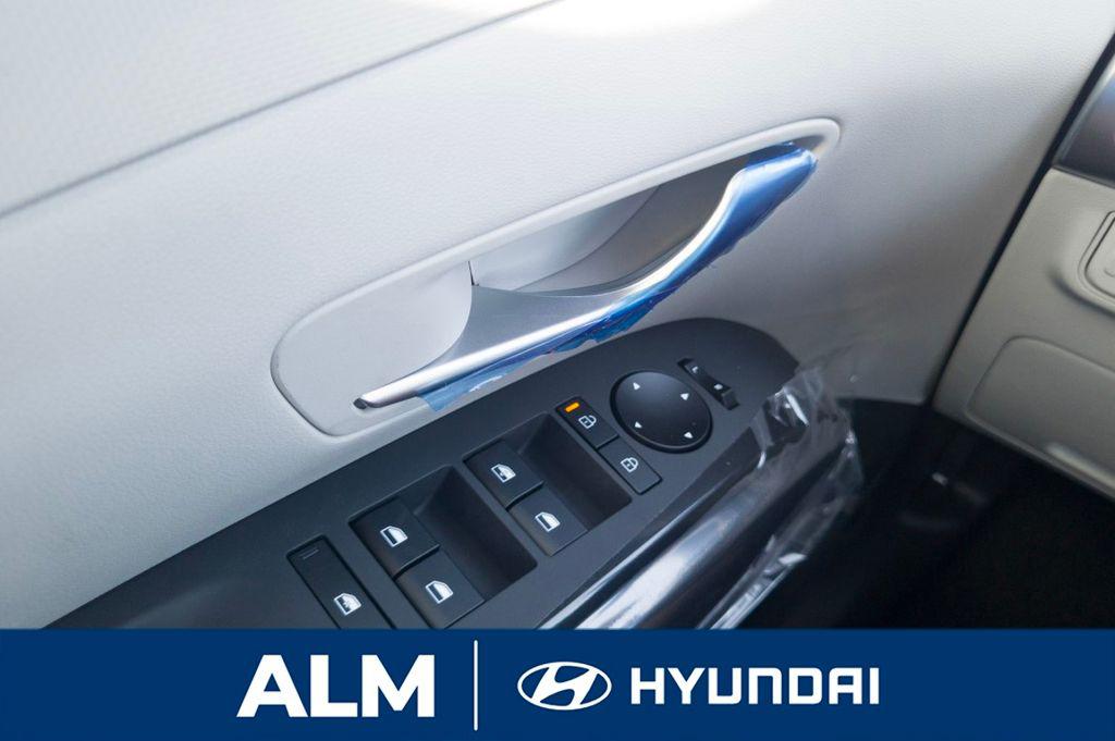 New 2026 Gray HYUNDAI SE FWD image 31