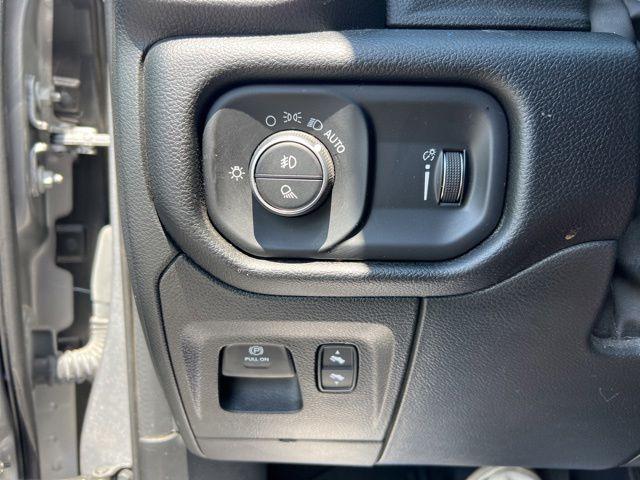 2022 Ram 1500 Big Horn Crew Cab 4x4 5'7" Box