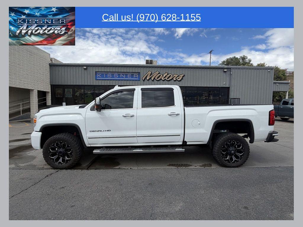 2019 GMC Sierra 4WD Crew Cab Standard Box Denali's photo