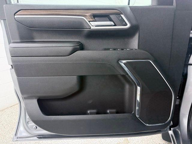 2023 Chevrolet Silverado 1500 4WD Crew Cab Short Bed LT with 2FL