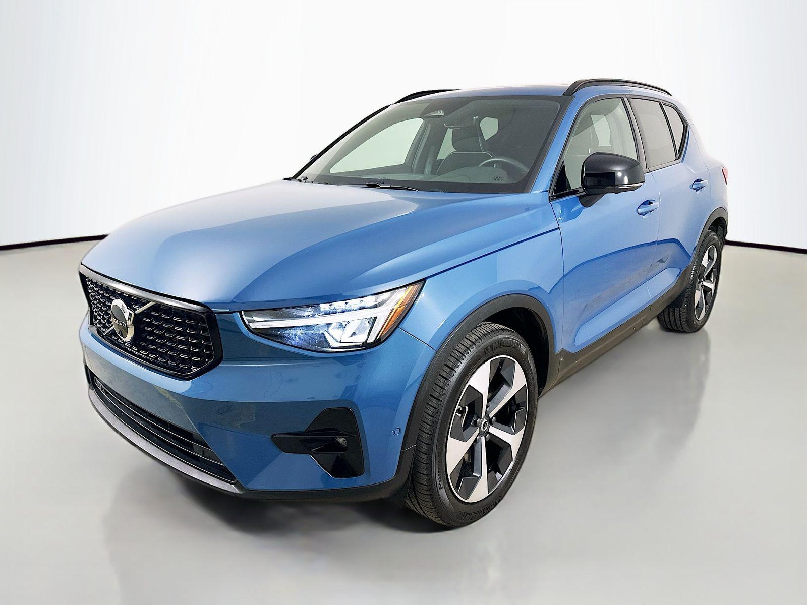 /2025 Volvo XC40