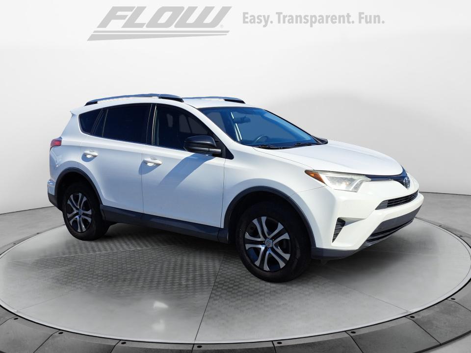 2016 Toyota RAV4 LE's photo