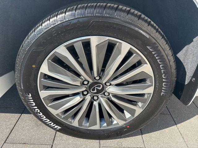 2026 INFINITI QX80 LUXE AWD